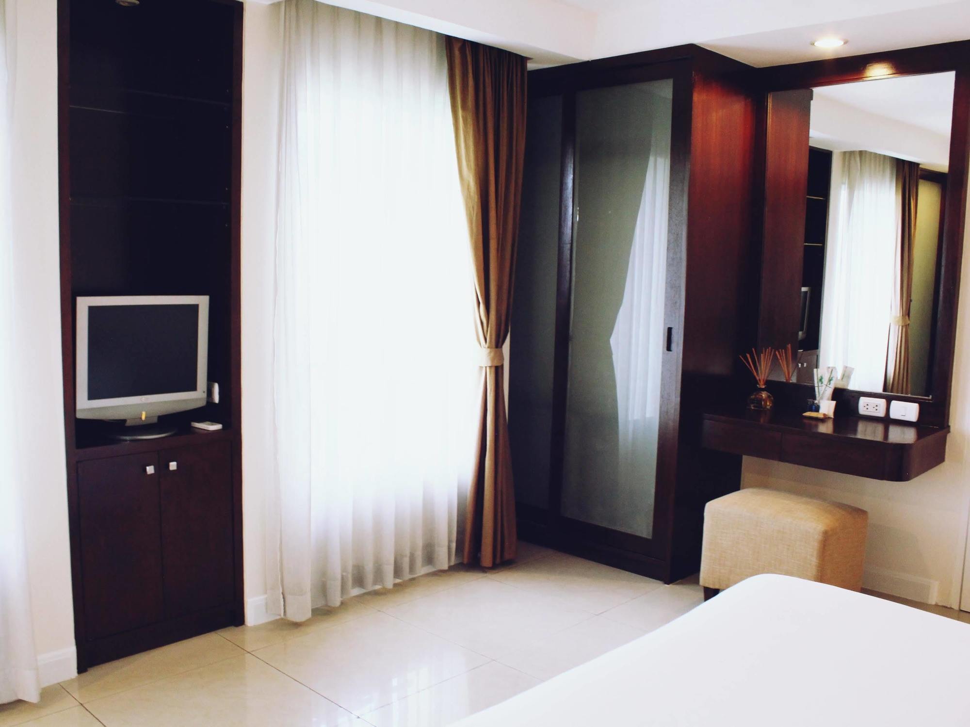 Romance Hotel Bangna Bangkok Exterior foto